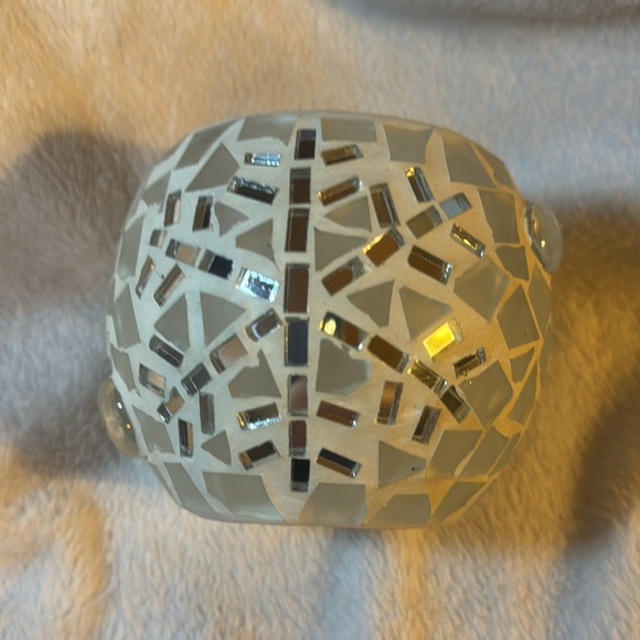 Snowflake Mosaic Candle holder/ looks super pretty - great decor item - Picture 2 of 6